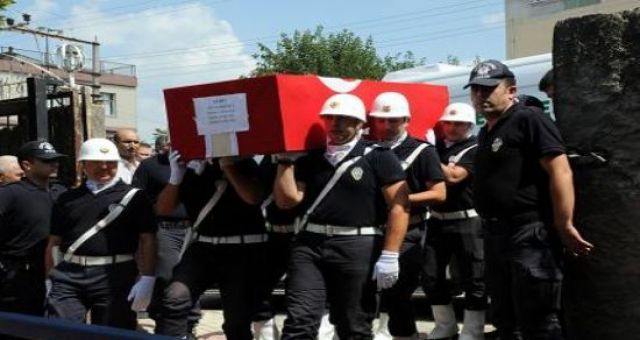 Şehit polis, gözyaşları arasında toprağa verildi